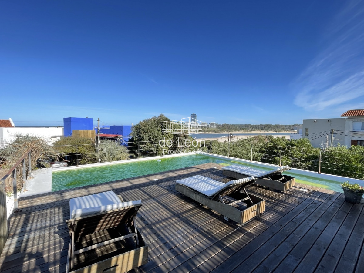 Casa ID.15287 - Proa, espectacular propiedad de 5 dormitorios a pasos del mar. 