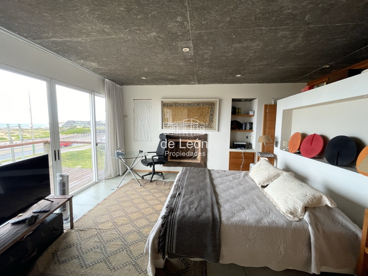 Casa ID.15125 - EN VENTA COMODA CASA EN MONTOYA FRENTE AL MAR 5 DORMITORIOS