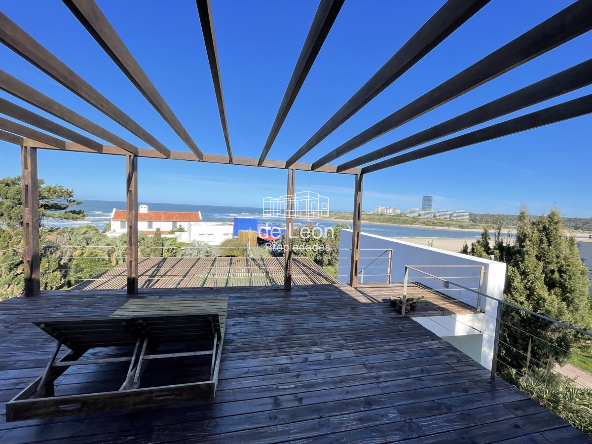 Casa ID.15287 - Proa, espectacular propiedad de 5 dormitorios a pasos del mar. 