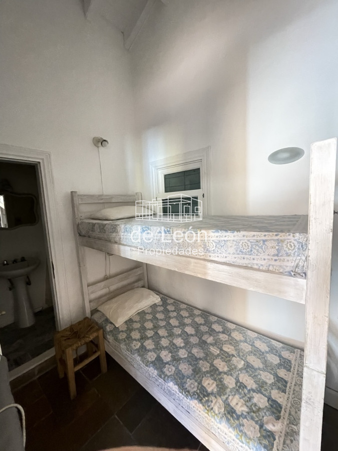 Casa ID.15279 - Alquiler de temporada en La Barra casa de 5 dormitorios + servicio