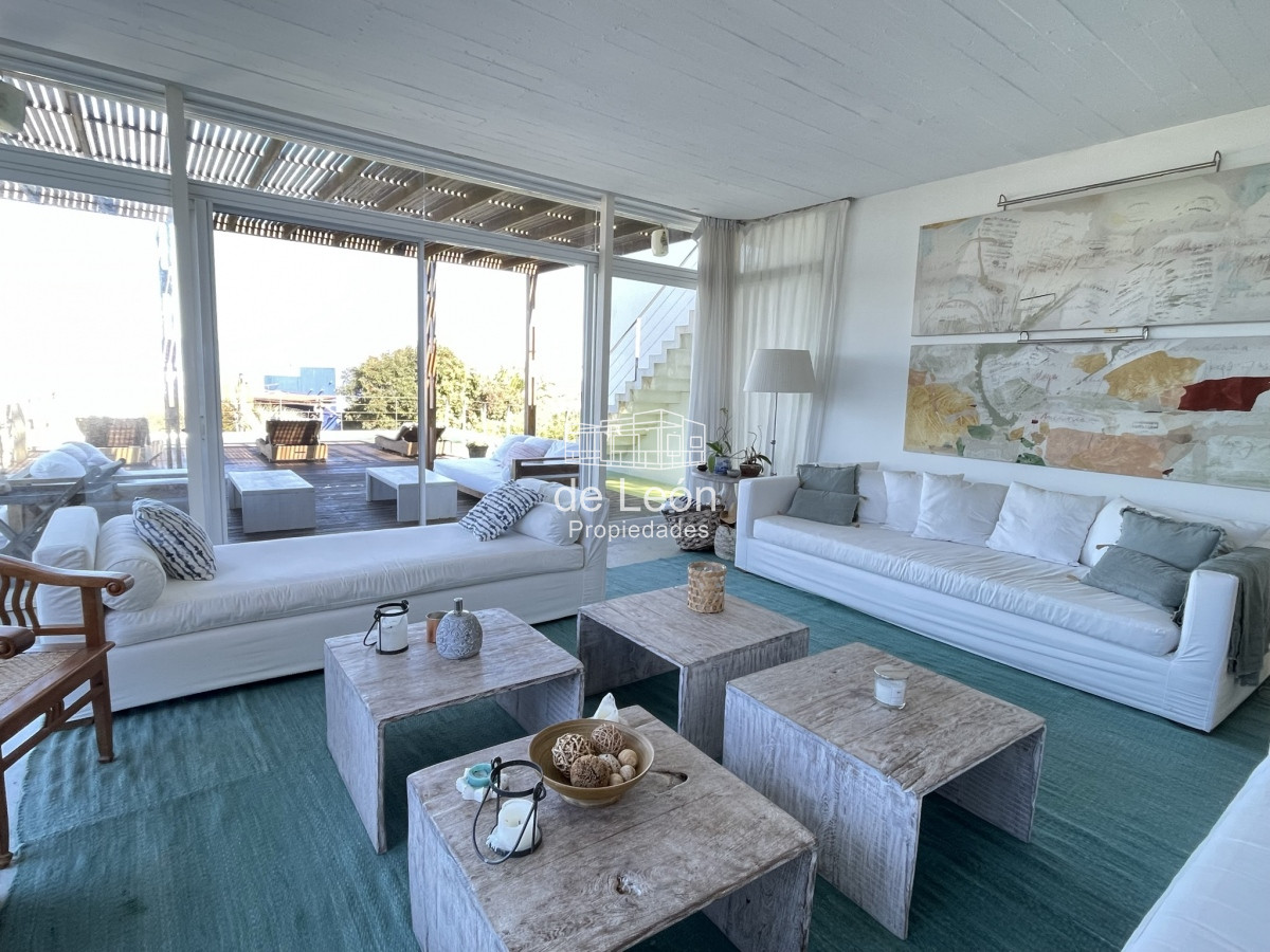 Casa ID.15287 - Proa, espectacular propiedad de 5 dormitorios a pasos del mar. 