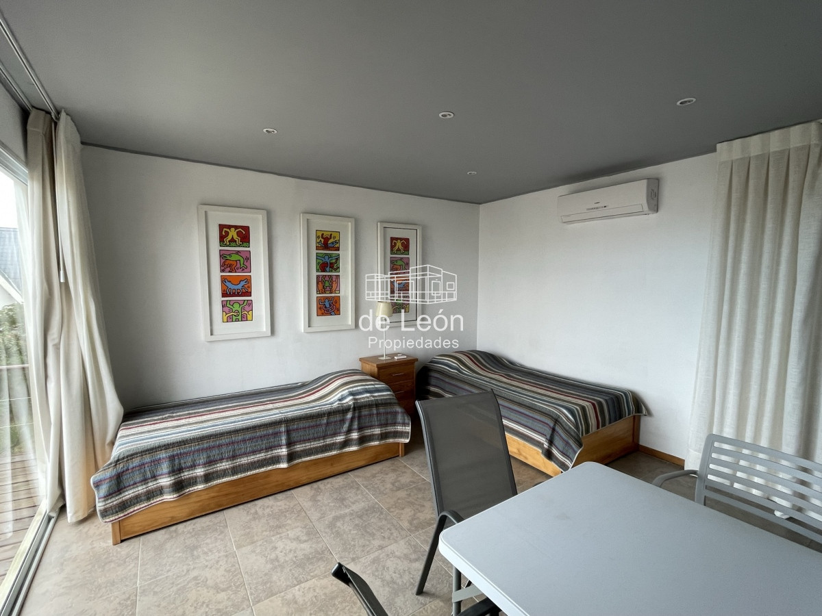 Casa ID.15125 - EN VENTA COMODA CASA EN MONTOYA FRENTE AL MAR 5 DORMITORIOS