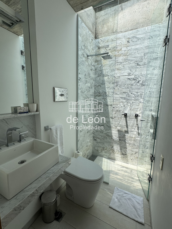 Casa ID.15201 - CASA EN VENTA EN LA BARRA A POCOS METROS DE LA PLAYA 5 DORMITORIOS