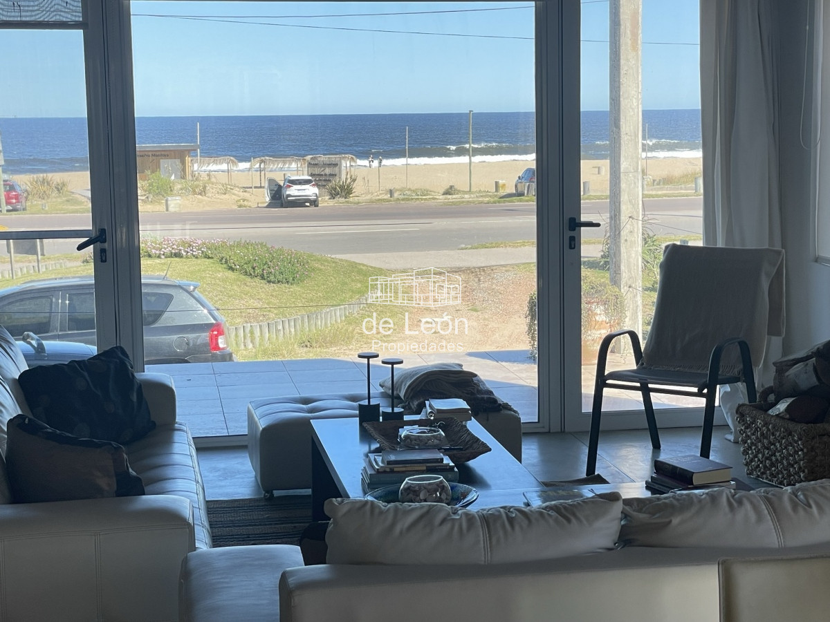 Casa ID.15125 - EN VENTA COMODA CASA EN MONTOYA FRENTE AL MAR 5 DORMITORIOS