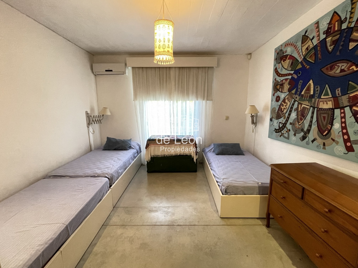 Casa ID.15287 - Proa, espectacular propiedad de 5 dormitorios a pasos del mar. 