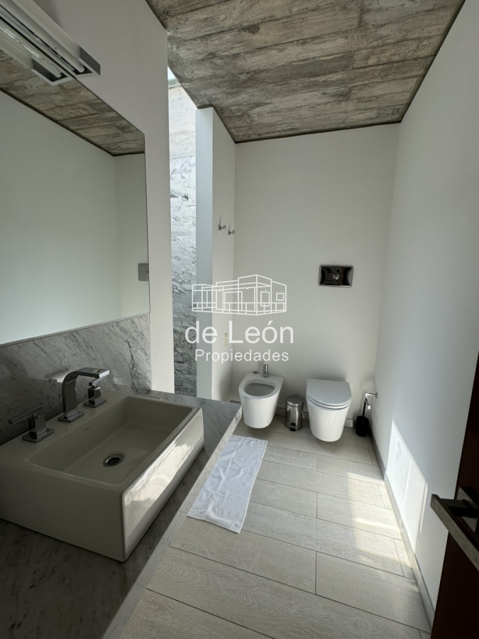 Casa ID.15201 - CASA EN VENTA EN LA BARRA A POCOS METROS DE LA PLAYA 5 DORMITORIOS