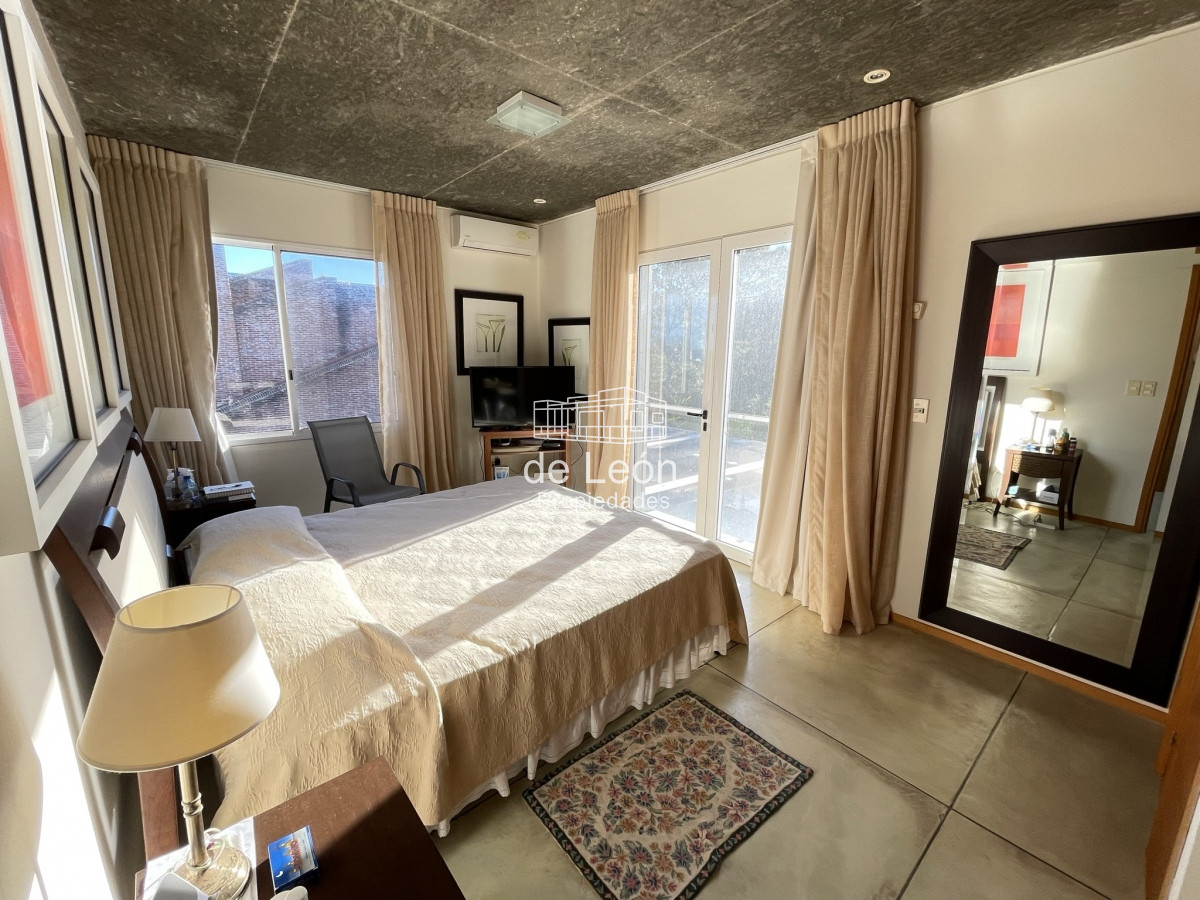 Casa ID.15125 - EN VENTA COMODA CASA EN MONTOYA FRENTE AL MAR 5 DORMITORIOS