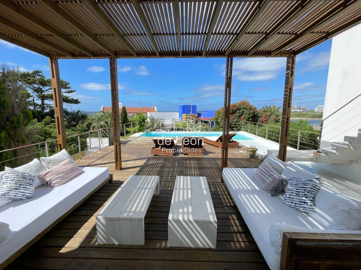 Casa ID.15287 - Proa, espectacular propiedad de 5 dormitorios a pasos del mar. 