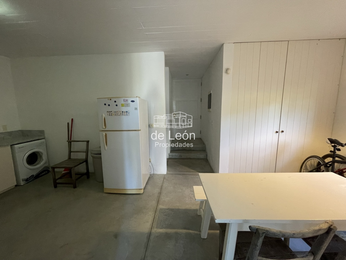 Casa ID.15287 - Proa, espectacular propiedad de 5 dormitorios a pasos del mar. 