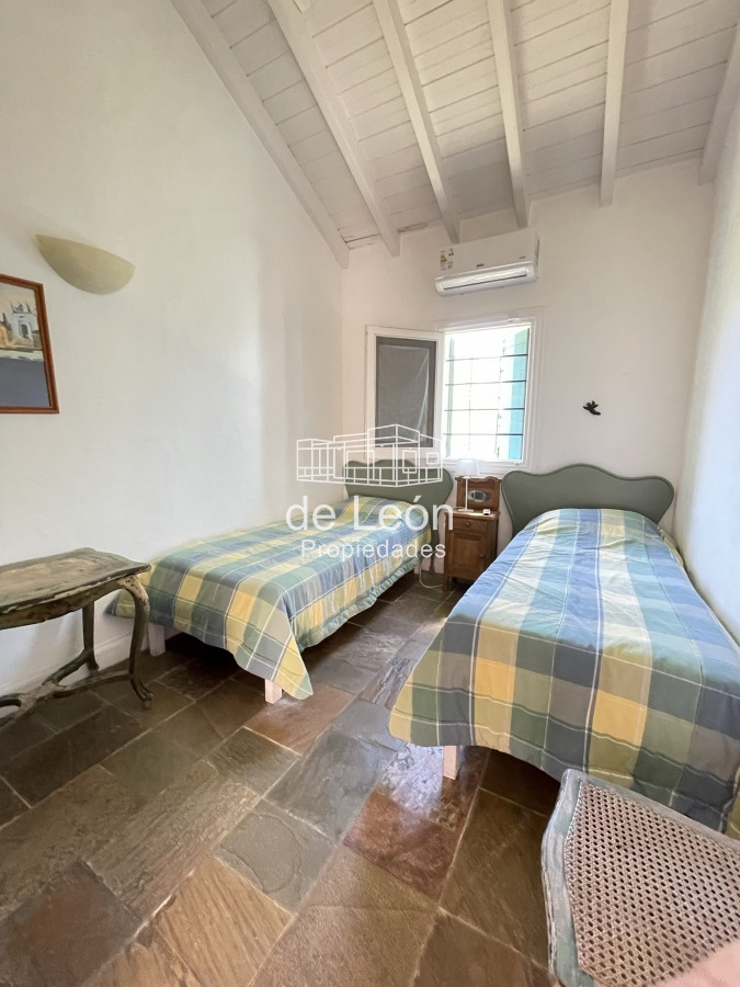 Casa ID.15279 - Alquiler de temporada en La Barra casa de 5 dormitorios + servicio