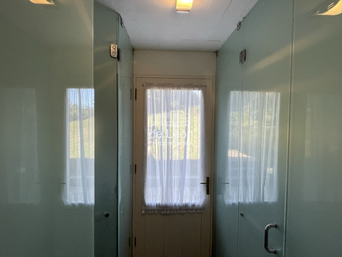 Casa ID.15287 - Proa, espectacular propiedad de 5 dormitorios a pasos del mar. 