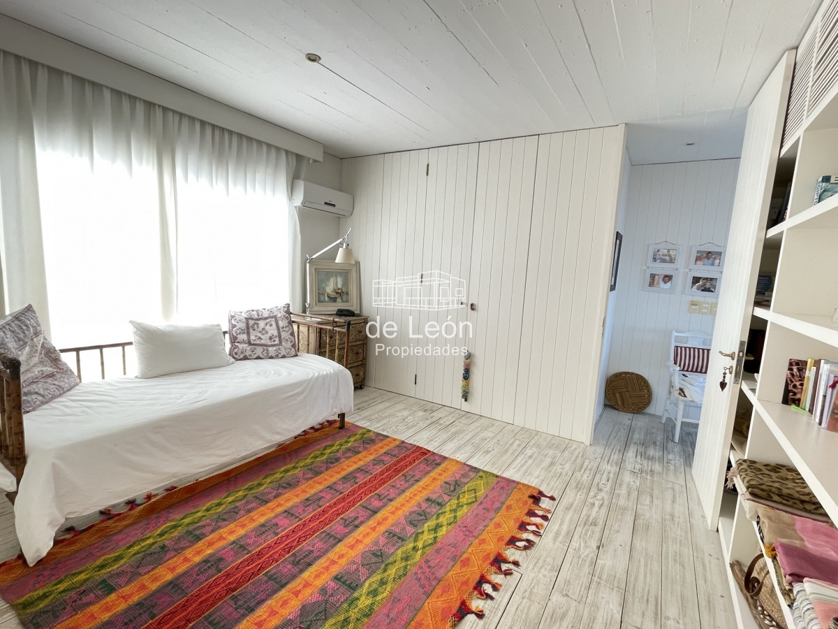 Casa ID.15287 - Proa, espectacular propiedad de 5 dormitorios a pasos del mar. 