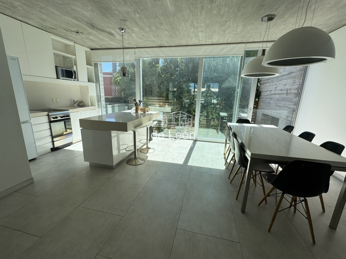 Casa ID.15201 - CASA EN VENTA EN LA BARRA A POCOS METROS DE LA PLAYA 5 DORMITORIOS