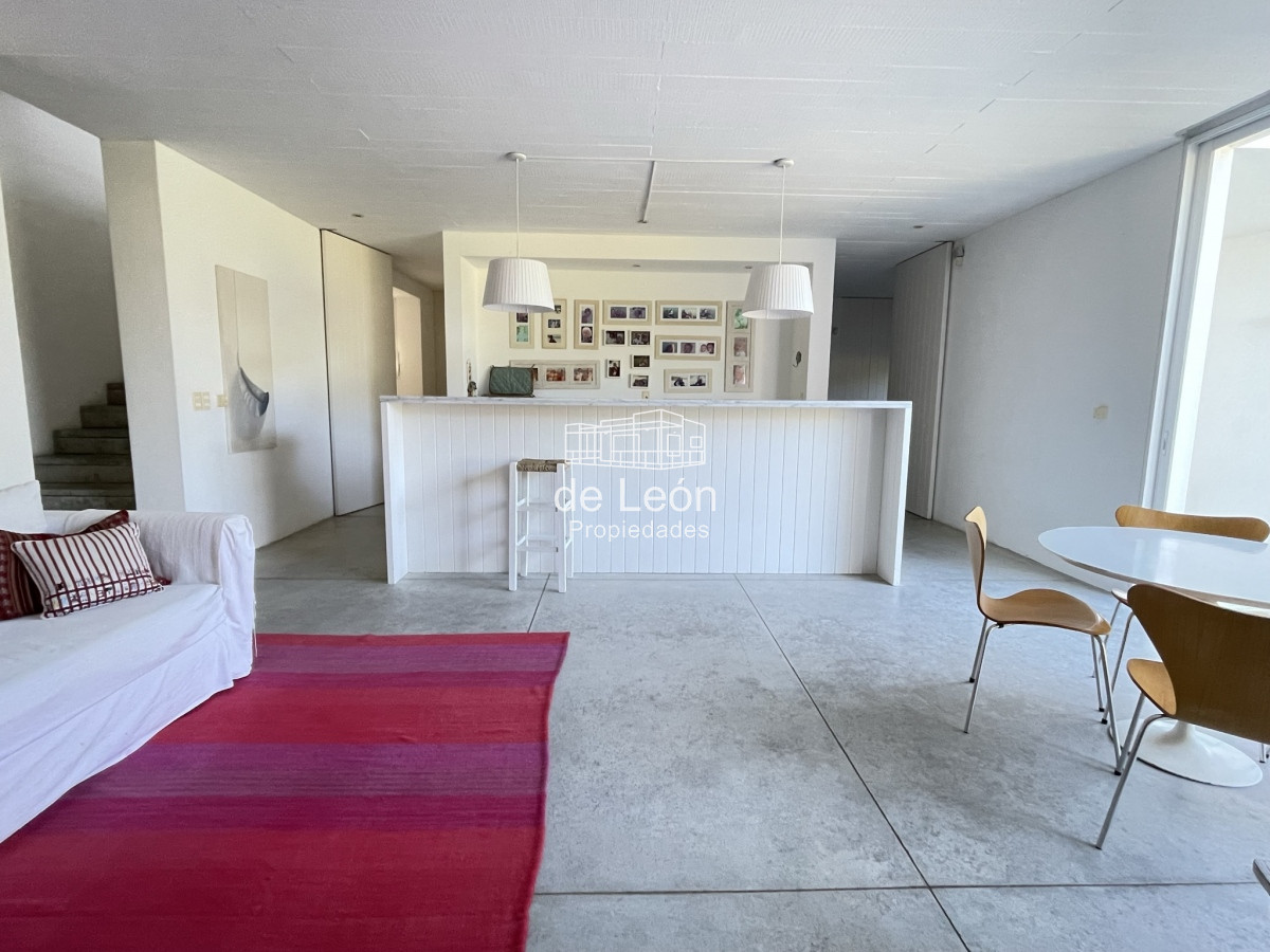 Casa ID.15287 - Proa, espectacular propiedad de 5 dormitorios a pasos del mar. 