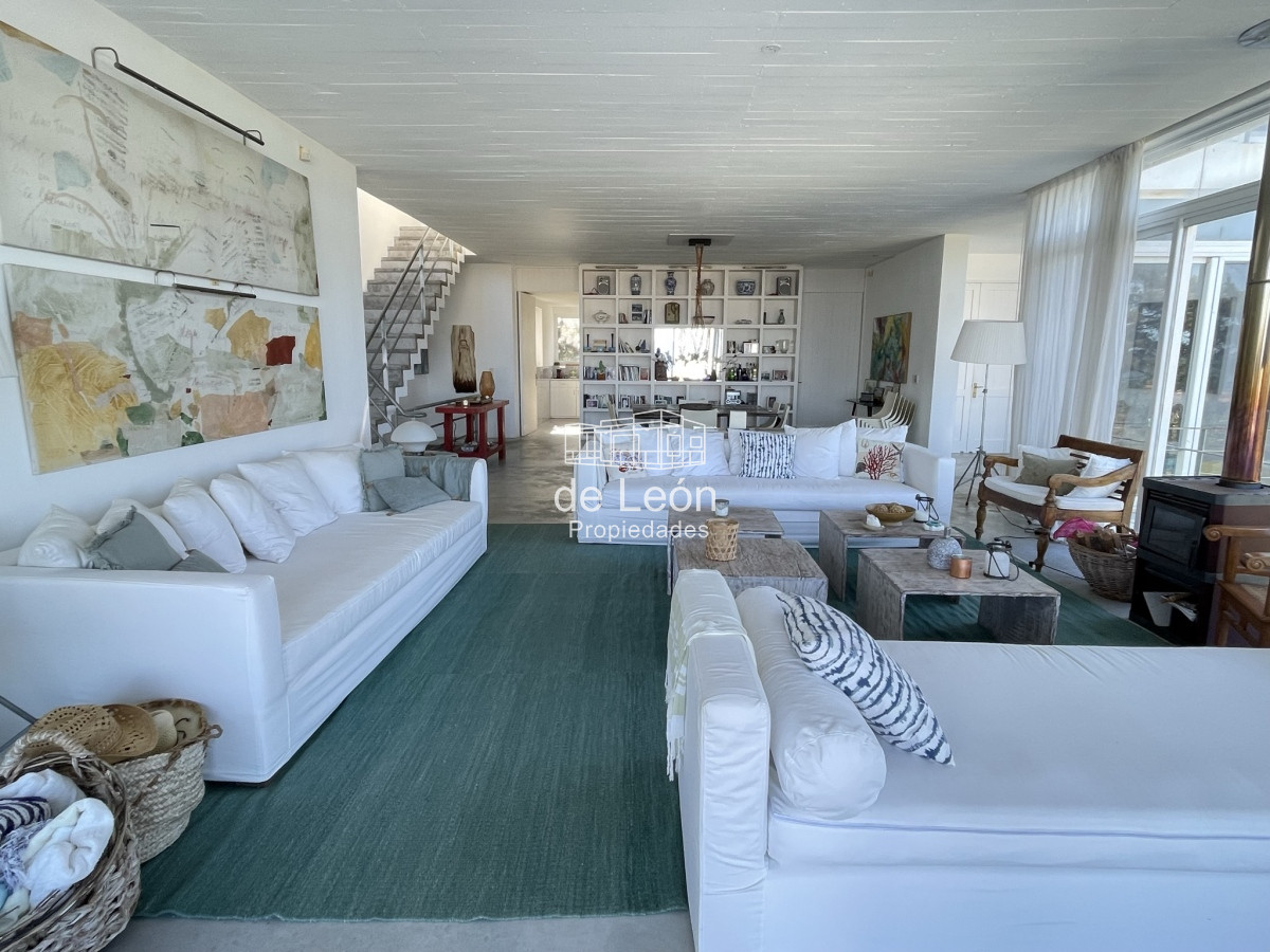 Casa ID.15287 - Proa, espectacular propiedad de 5 dormitorios a pasos del mar. 