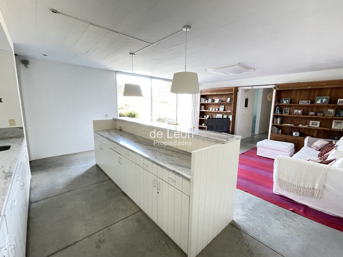 Casa ID.15287 - Proa, espectacular propiedad de 5 dormitorios a pasos del mar. 