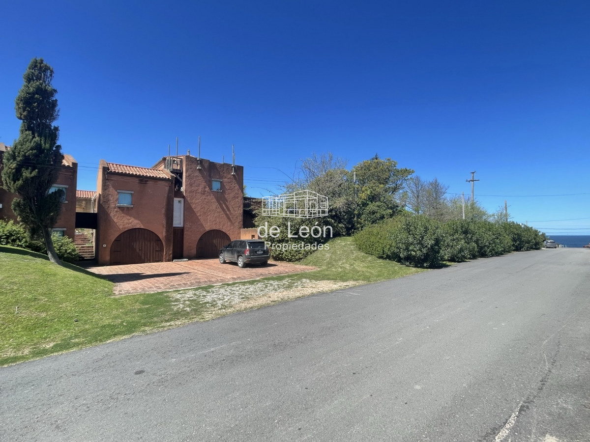Casa ID.15279 - Alquiler de temporada en La Barra casa de 5 dormitorios + servicio