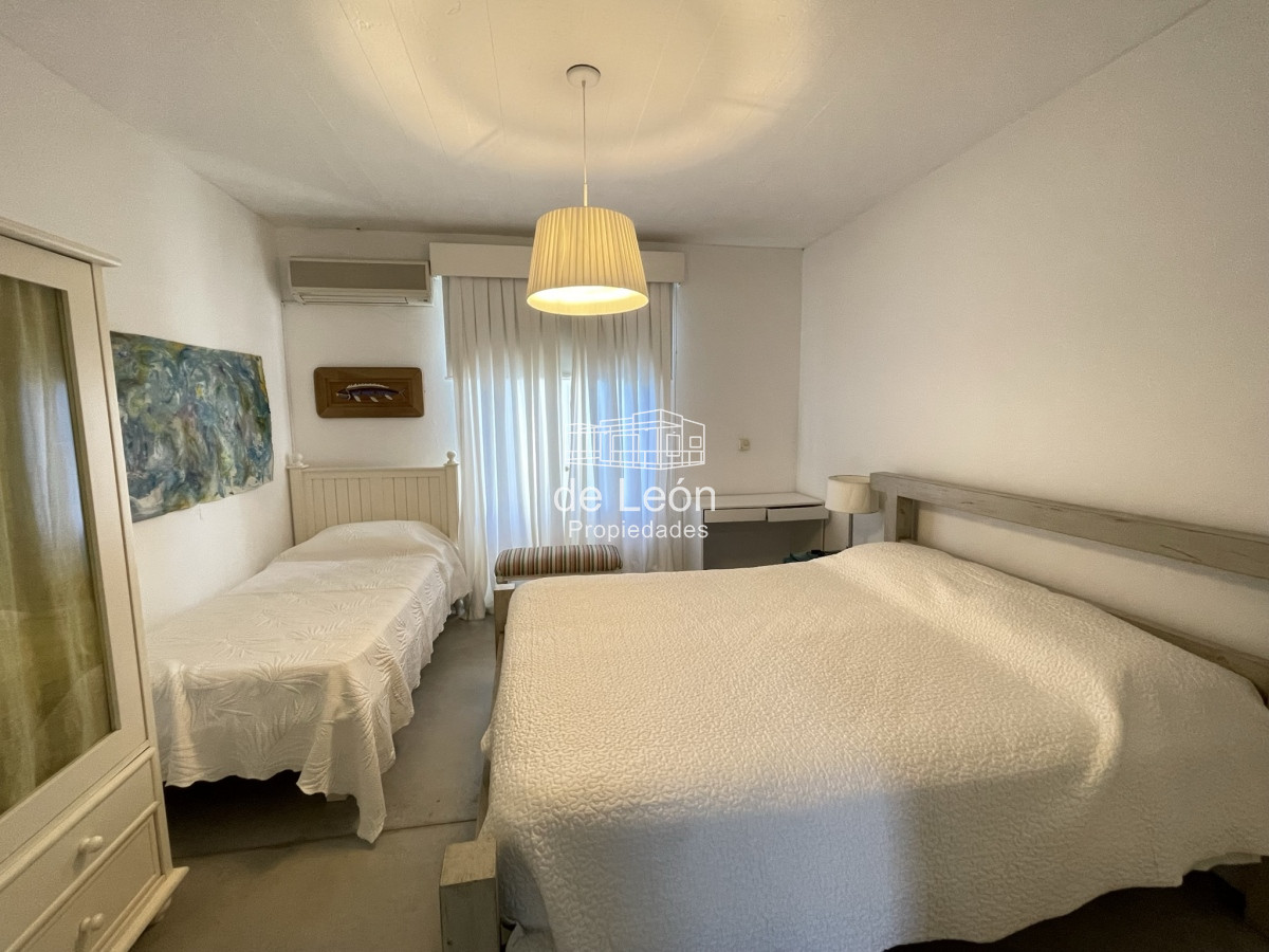 Casa ID.15287 - Proa, espectacular propiedad de 5 dormitorios a pasos del mar. 