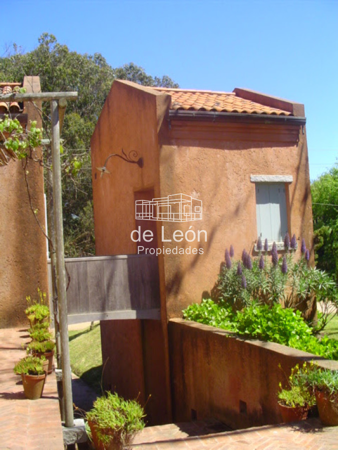 Casa ID.15279 - Alquiler de temporada en La Barra casa de 5 dormitorios + servicio