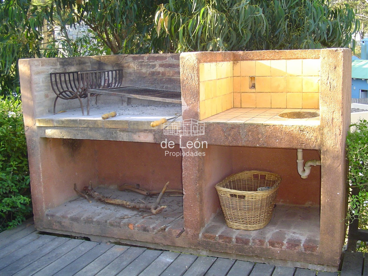Casa ID.15279 - Alquiler de temporada en La Barra casa de 5 dormitorios + servicio