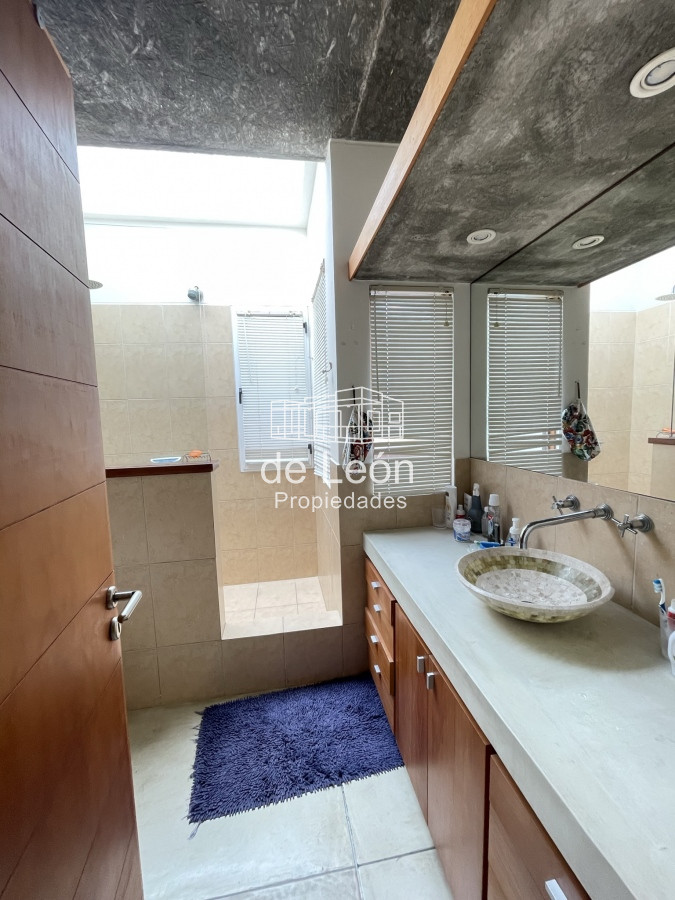 Casa ID.15125 - EN VENTA COMODA CASA EN MONTOYA FRENTE AL MAR 5 DORMITORIOS