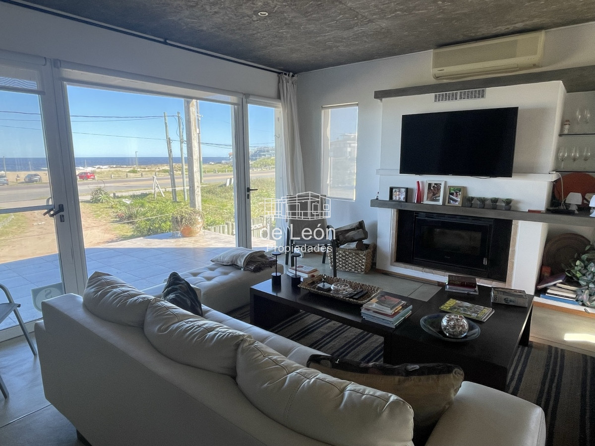 Casa ID.15125 - EN VENTA COMODA CASA EN MONTOYA FRENTE AL MAR 5 DORMITORIOS