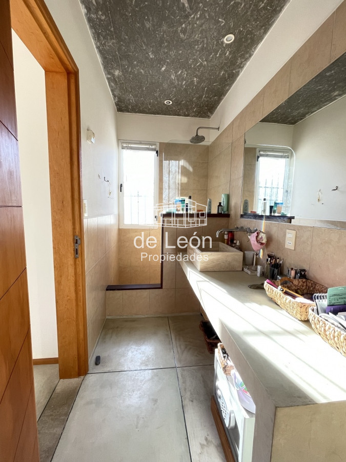 Casa ID.15125 - EN VENTA COMODA CASA EN MONTOYA FRENTE AL MAR 5 DORMITORIOS