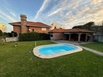 Alquiler casa de 5 dormitorios en rincón del Indio Punta del Este
