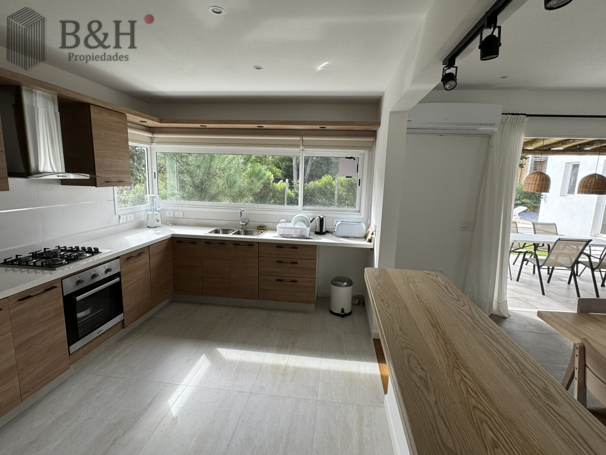 Casa ID.2420 - Casa a estrenar en La Barra, 3 dormitorios, piscina