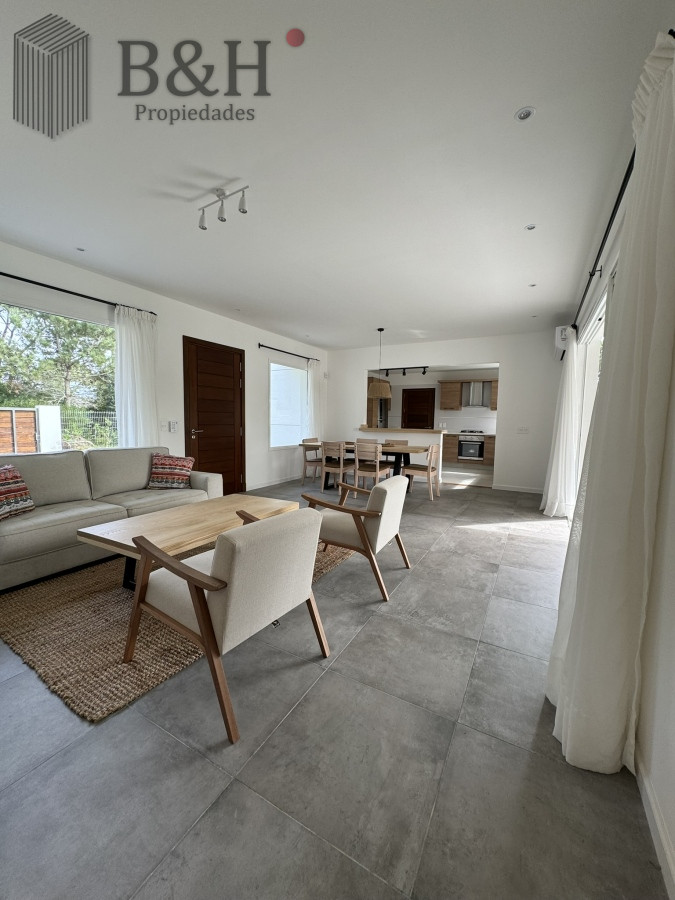 Casa ID.2420 - Casa a estrenar en La Barra, 3 dormitorios, piscina