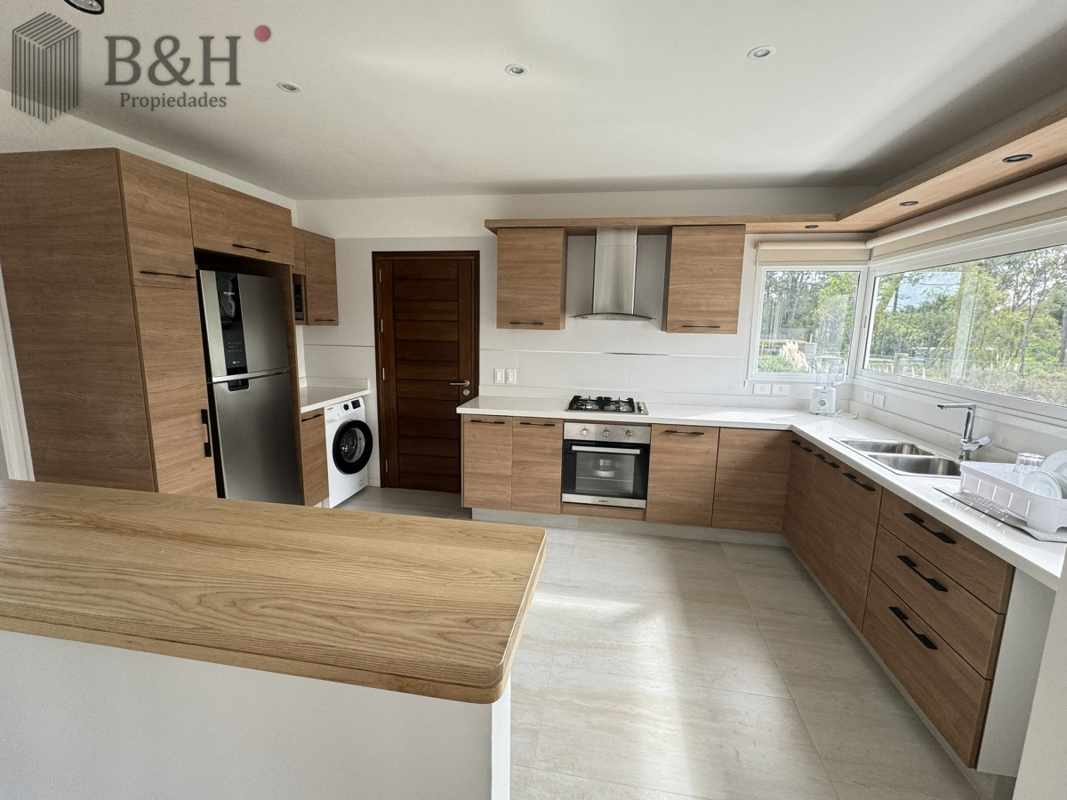 Casa ID.2420 - Casa a estrenar en La Barra, 3 dormitorios, piscina