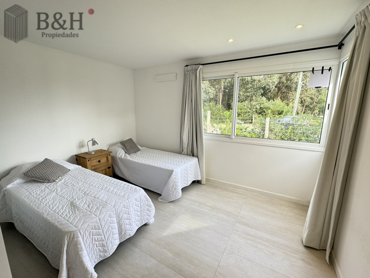 Casa ID.2420 - Casa a estrenar en La Barra, 3 dormitorios, piscina