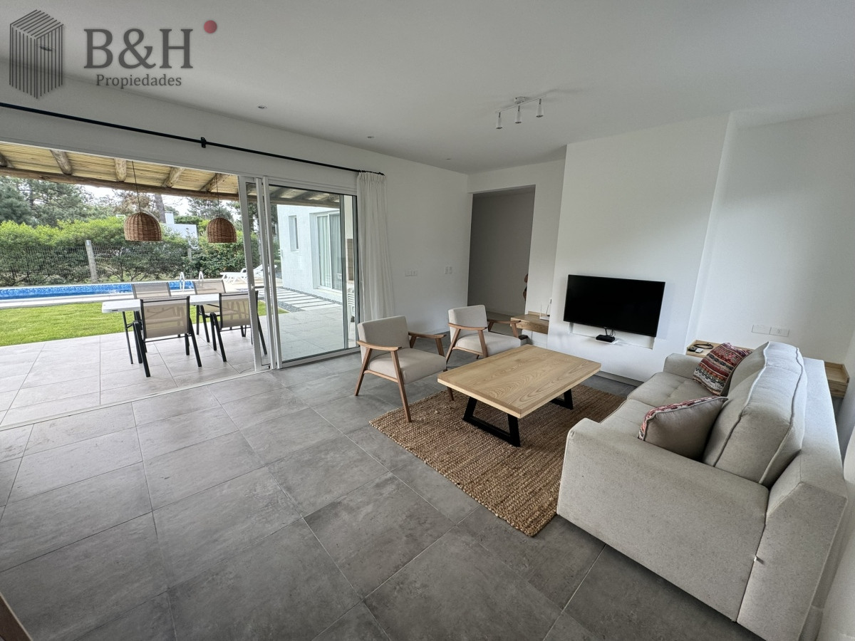 Casa ID.2420 - Casa a estrenar en La Barra, 3 dormitorios, piscina