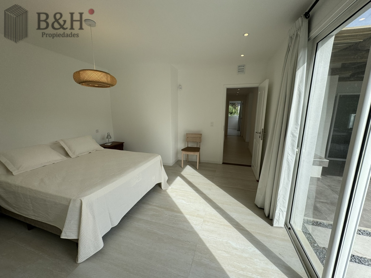 Casa ID.2420 - Casa a estrenar en La Barra, 3 dormitorios, piscina