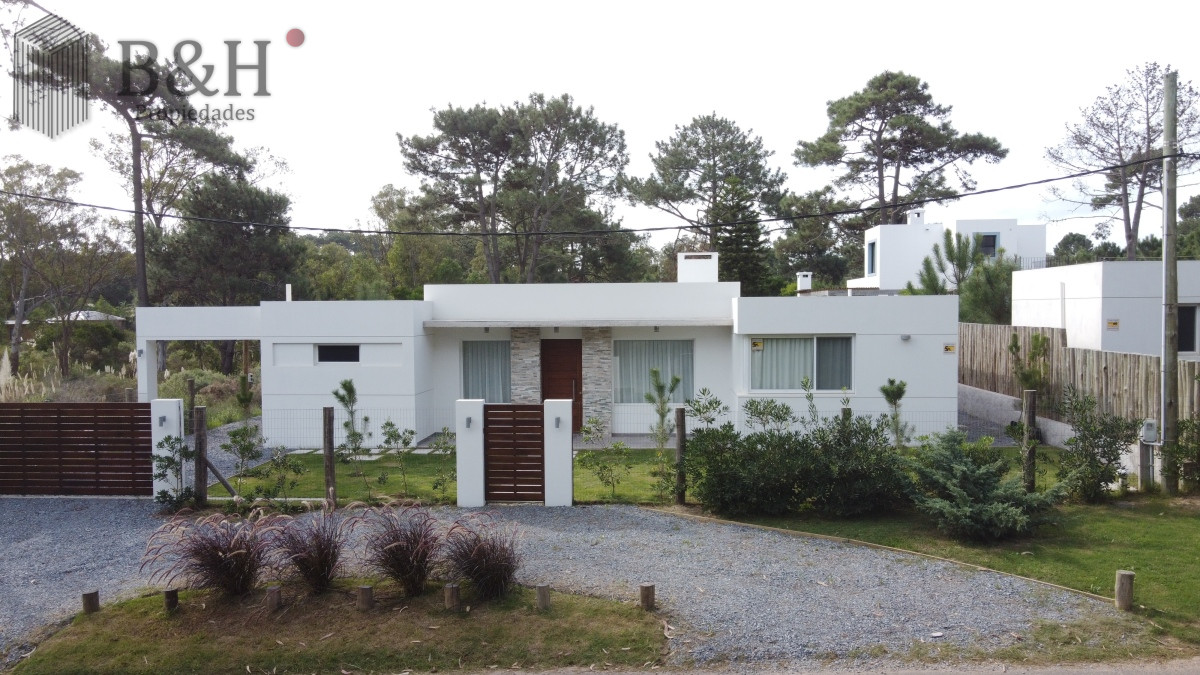 Casa ID.2420 - Casa a estrenar en La Barra, 3 dormitorios, piscina