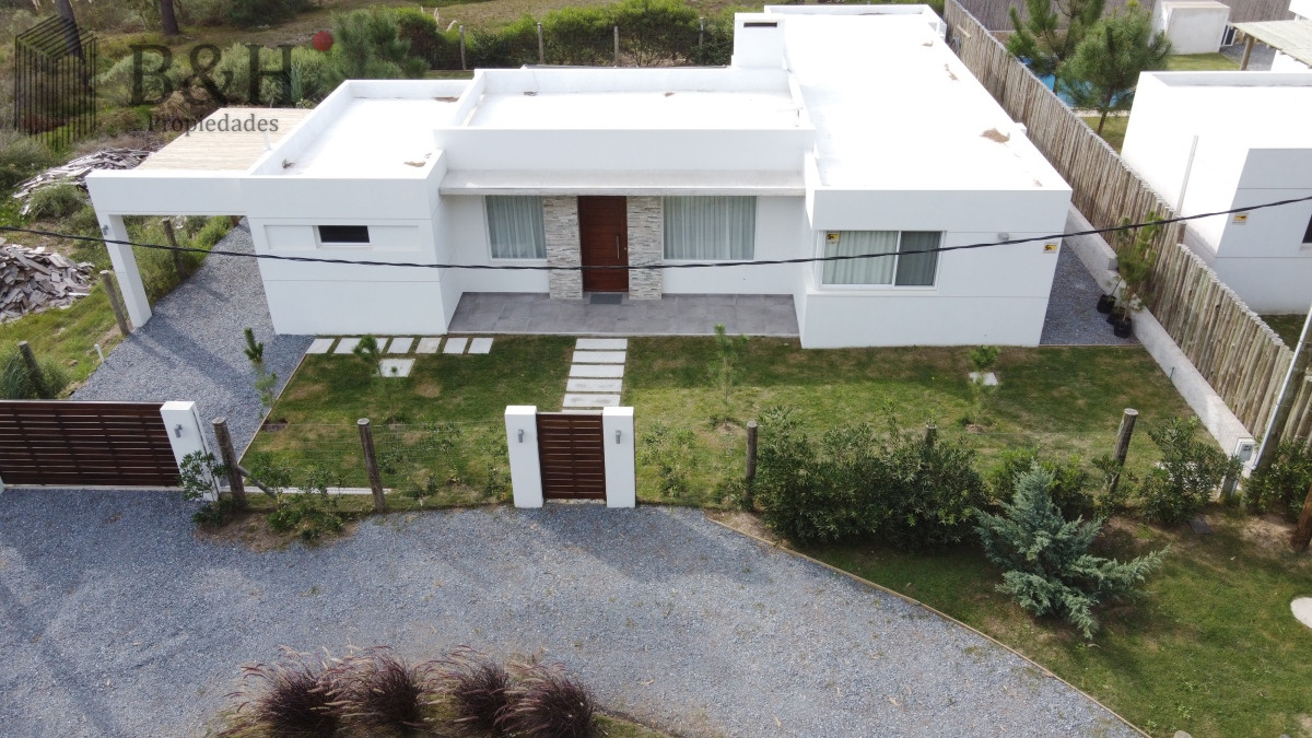 Casa ID.2420 - Casa a estrenar en La Barra, 3 dormitorios, piscina
