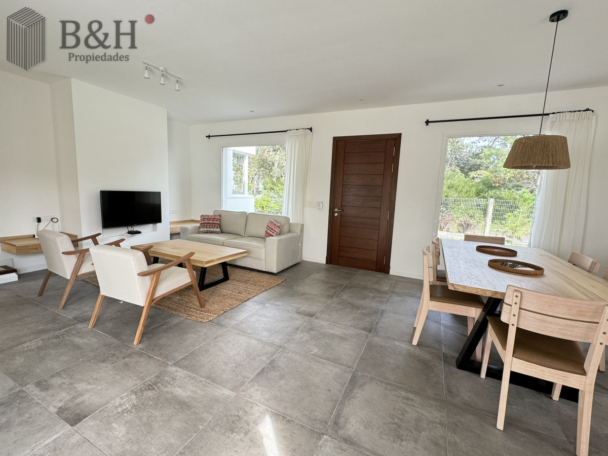 Casa ID.2420 - Casa a estrenar en La Barra, 3 dormitorios, piscina