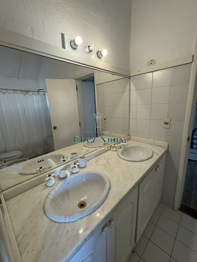 Casa ID.312 - CASA EN VENTA  MONTOYA 4 DORMITORIOS Y SERVICIO