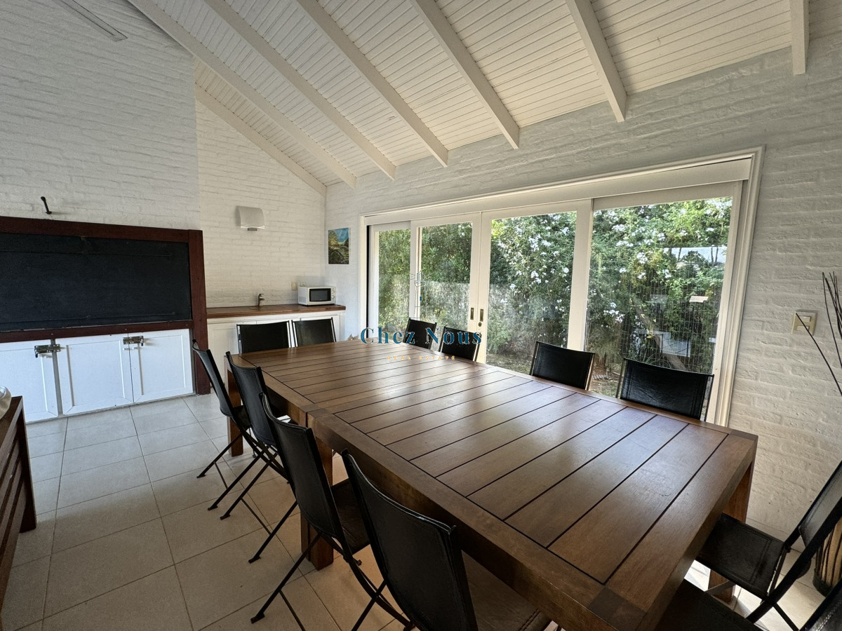 Casa ID.312 - CASA EN VENTA  MONTOYA 4 DORMITORIOS Y SERVICIO