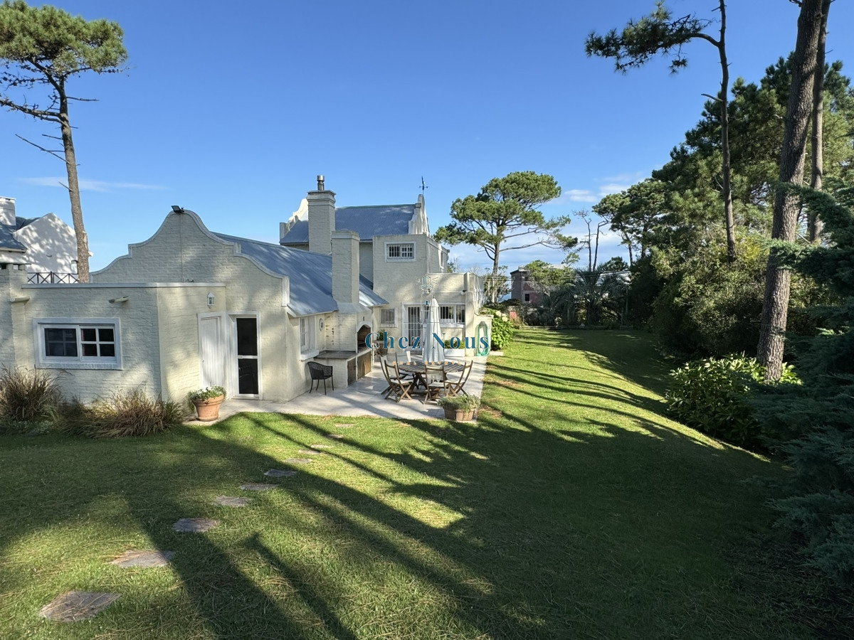 Casa ID.312 - CASA EN VENTA  MONTOYA 4 DORMITORIOS Y SERVICIO