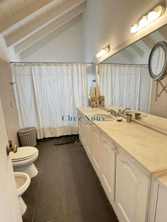 Casa ID.312 - CASA EN VENTA  MONTOYA 4 DORMITORIOS Y SERVICIO