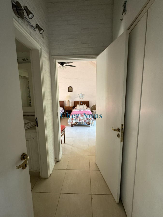 Casa ID.312 - CASA EN VENTA  MONTOYA 4 DORMITORIOS Y SERVICIO