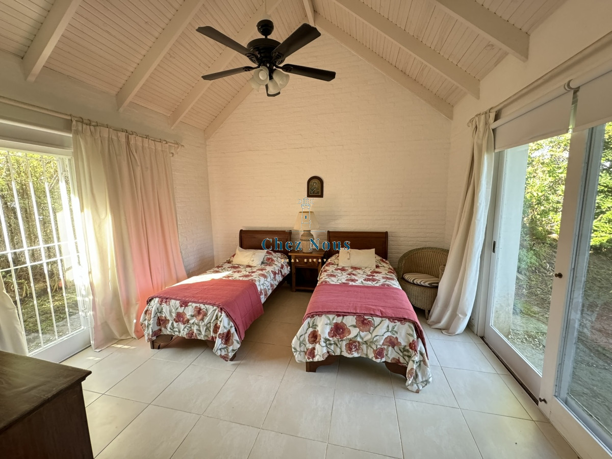 Casa ID.312 - CASA EN VENTA  MONTOYA 4 DORMITORIOS Y SERVICIO
