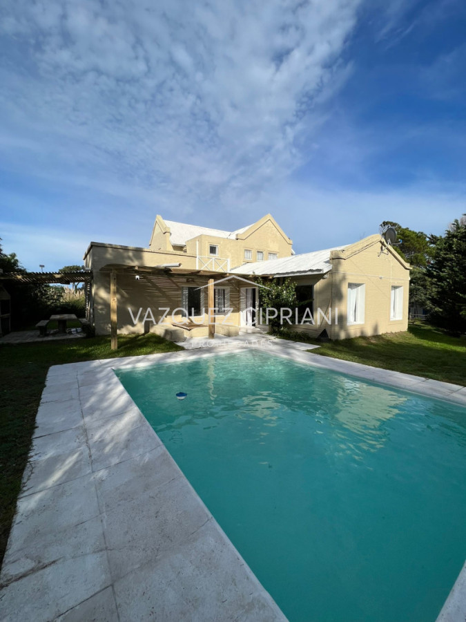 Casa ID.99 - Casa en Venta en La Barra próxima a Shopping Oh 5 dormitorios