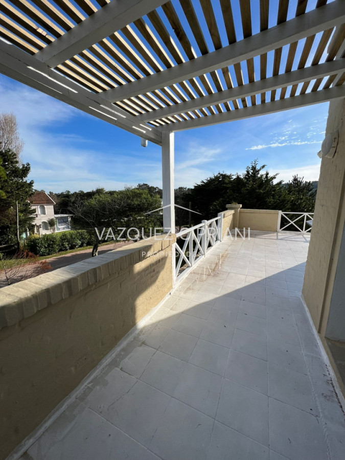 Casa ID.99 - Casa en Venta en La Barra próxima a Shopping Oh 5 dormitorios