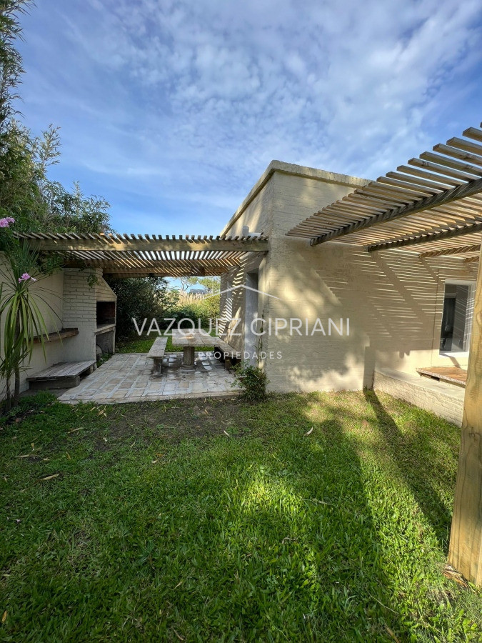 Casa ID.99 - Casa en Venta en La Barra próxima a Shopping Oh 5 dormitorios