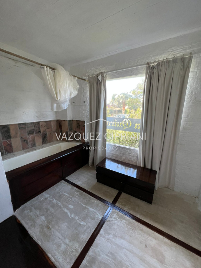 Casa ID.99 - Casa en Venta en La Barra próxima a Shopping Oh 5 dormitorios
