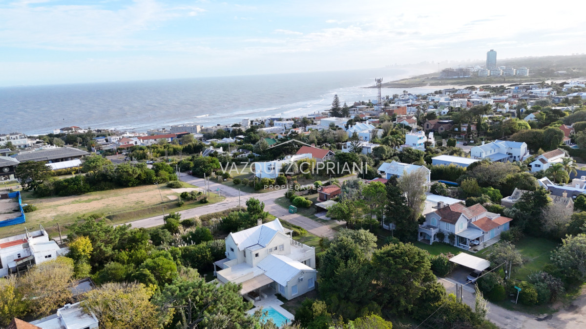 Casa ID.99 - Casa en Venta en La Barra próxima a Shopping Oh 5 dormitorios