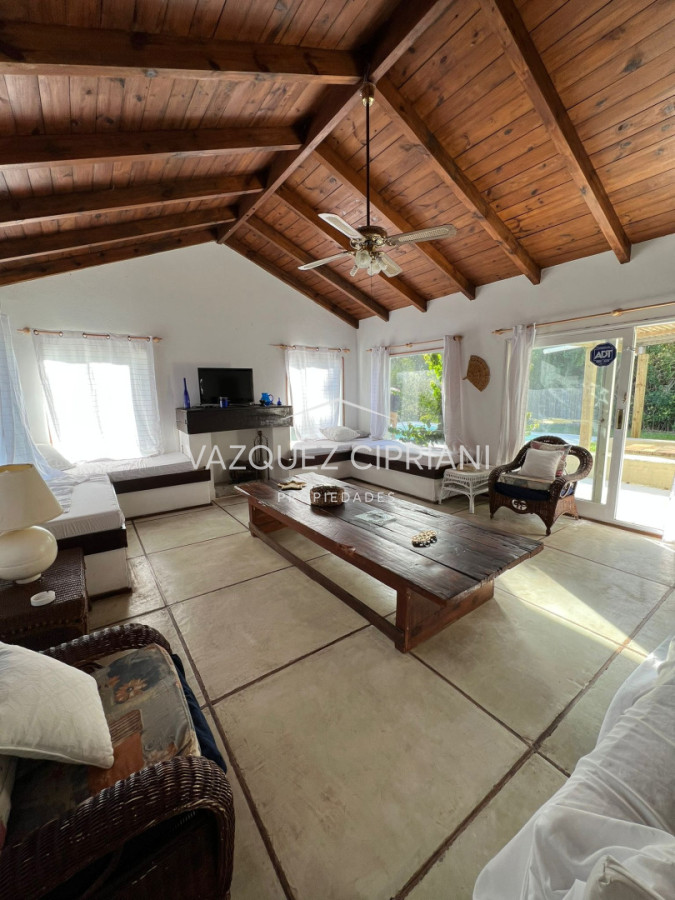 Casa ID.99 - Casa en Venta en La Barra próxima a Shopping Oh 5 dormitorios