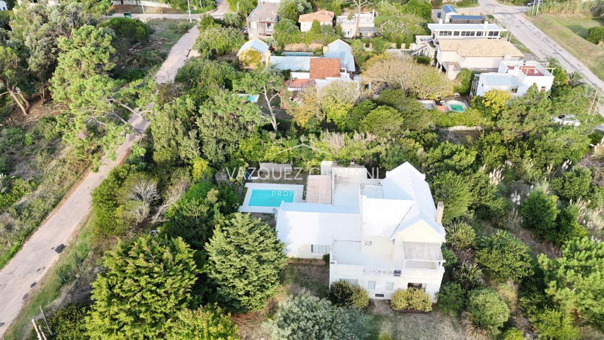Casa ID.99 - Casa en Venta en La Barra próxima a Shopping Oh 5 dormitorios